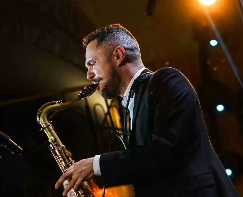 Музыкальный вечер у фонтана: квартет Алексея Маркова