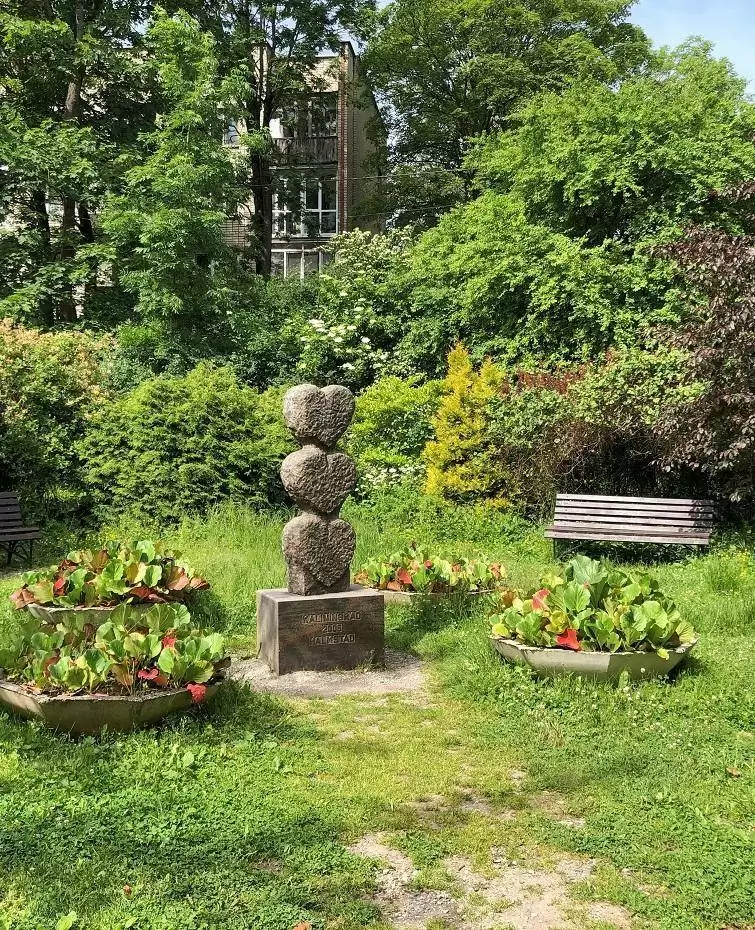 Скульптура «Сердца»