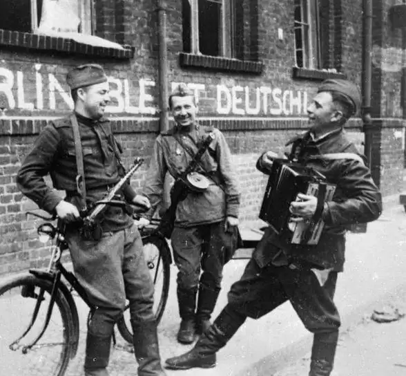 Музыкальный вечер у фонтана: песни Великой Победы